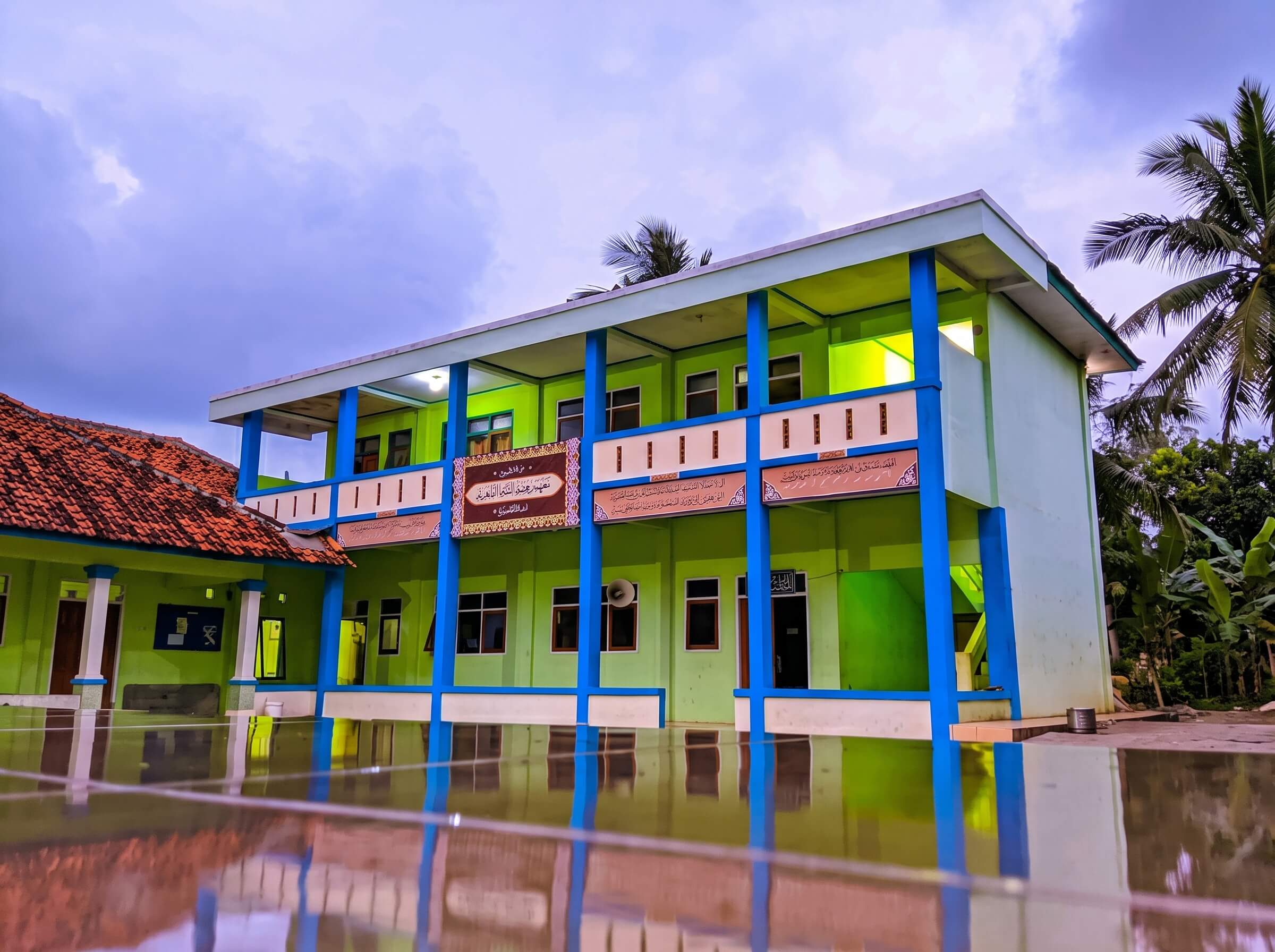 Gedung Pondok Pesantren Raudhatul Islam Attohiriyah